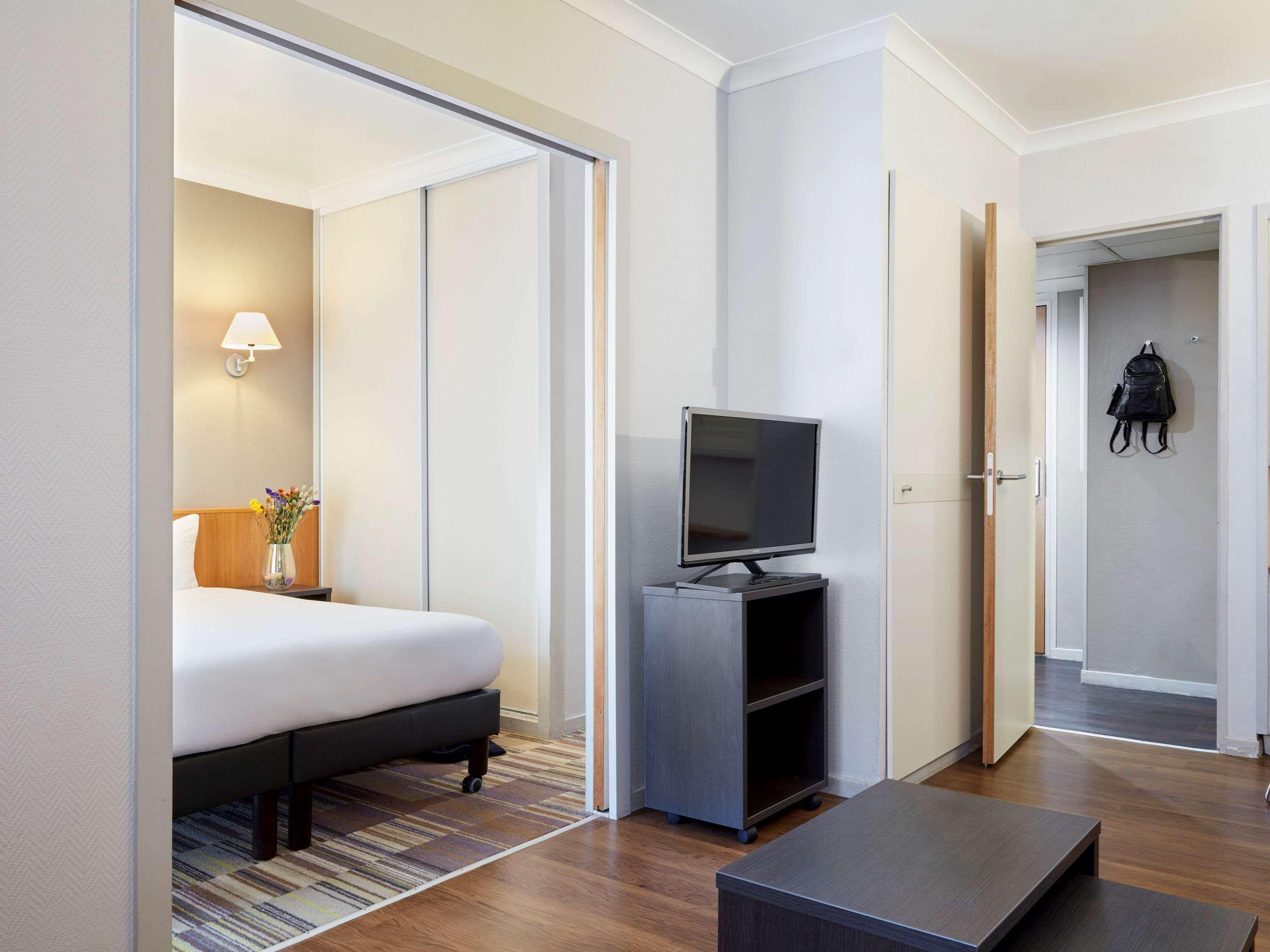 Aparthotel Adagio La Defense Le Parc Курбевуа Экстерьер фото