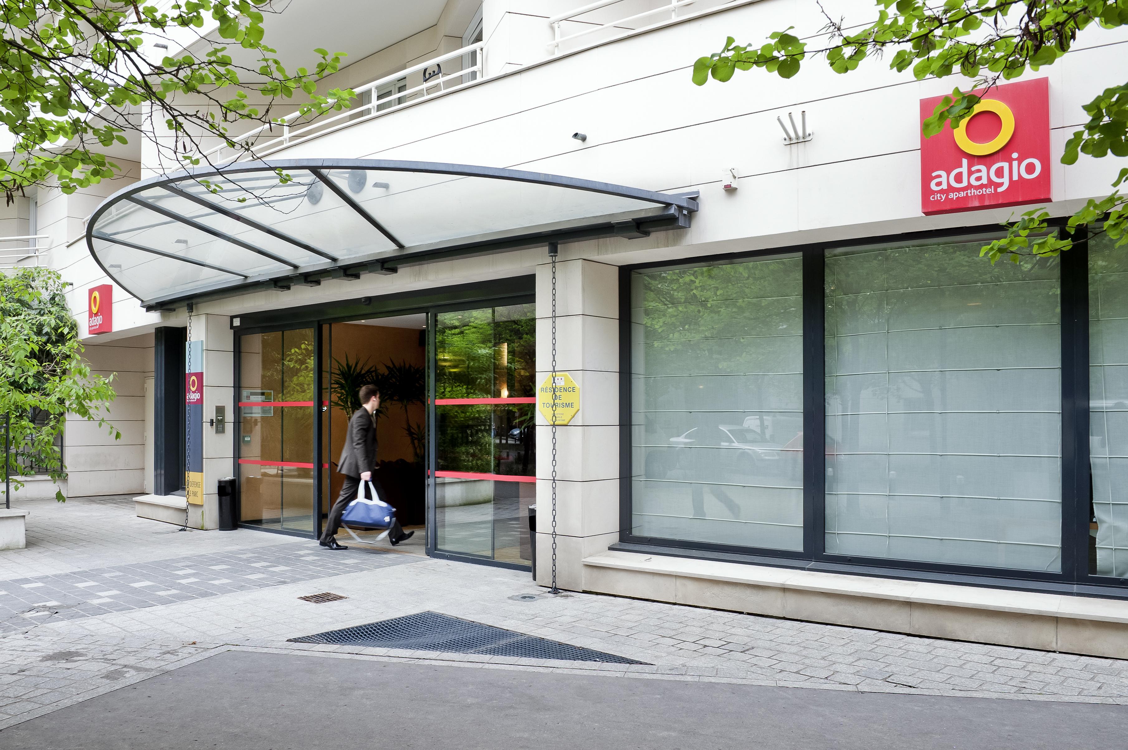 Aparthotel Adagio La Defense Le Parc Курбевуа Экстерьер фото