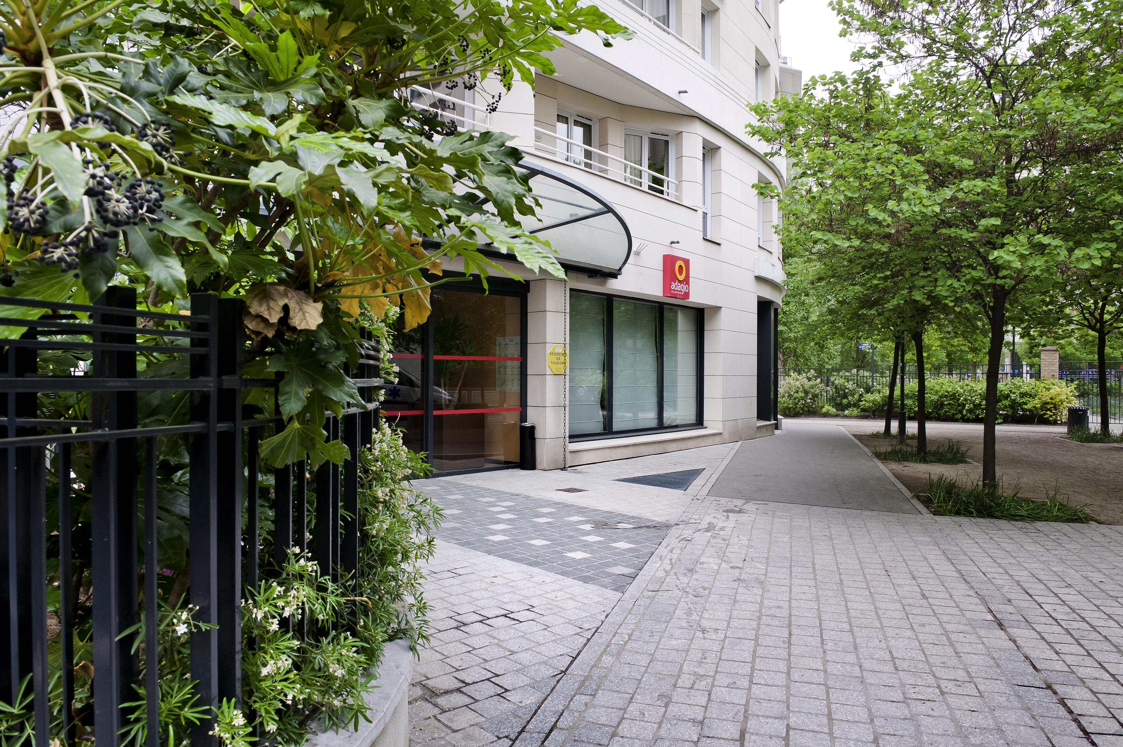Aparthotel Adagio La Defense Le Parc Курбевуа Экстерьер фото