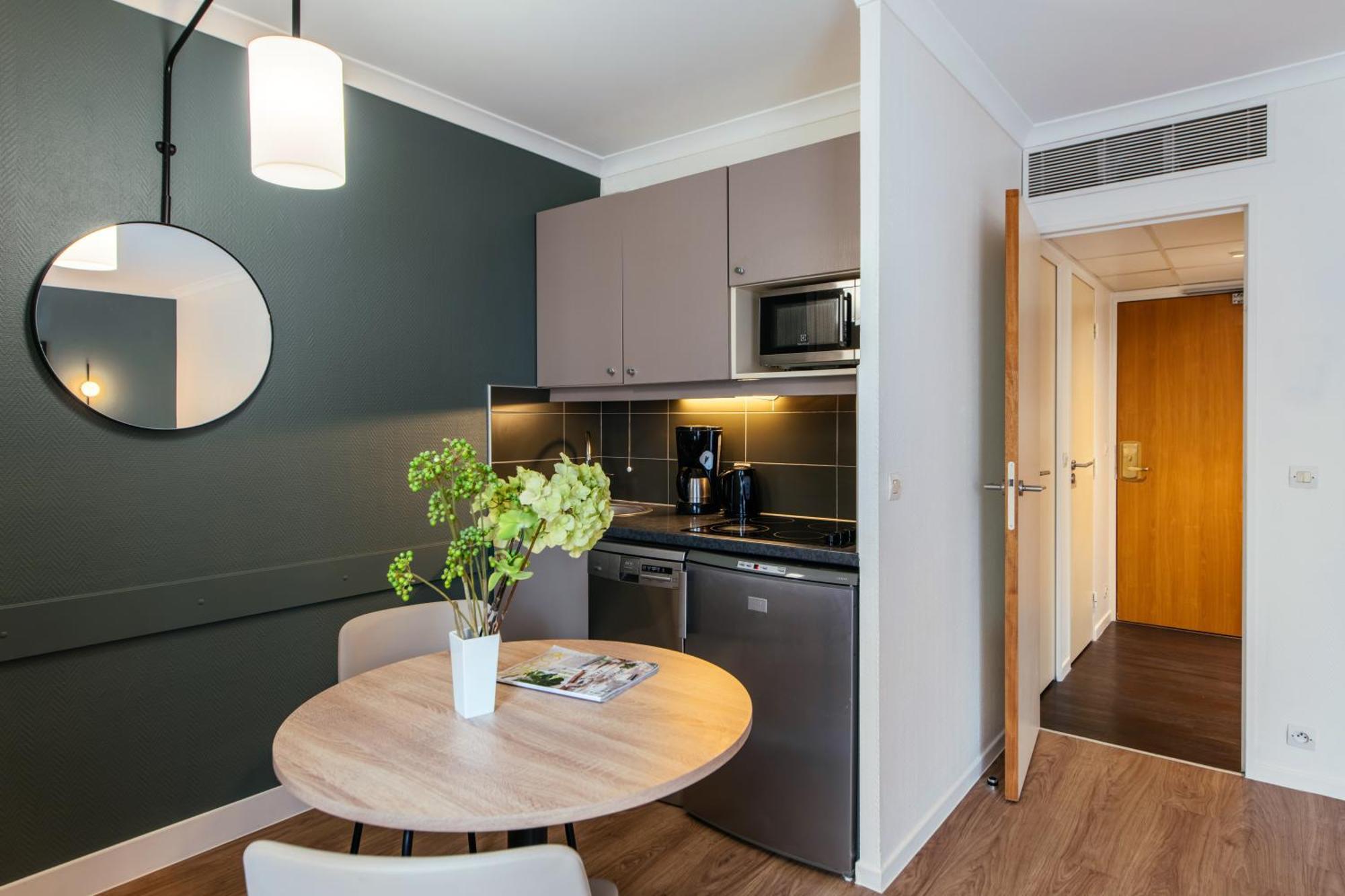 Aparthotel Adagio La Defense Le Parc Курбевуа Экстерьер фото