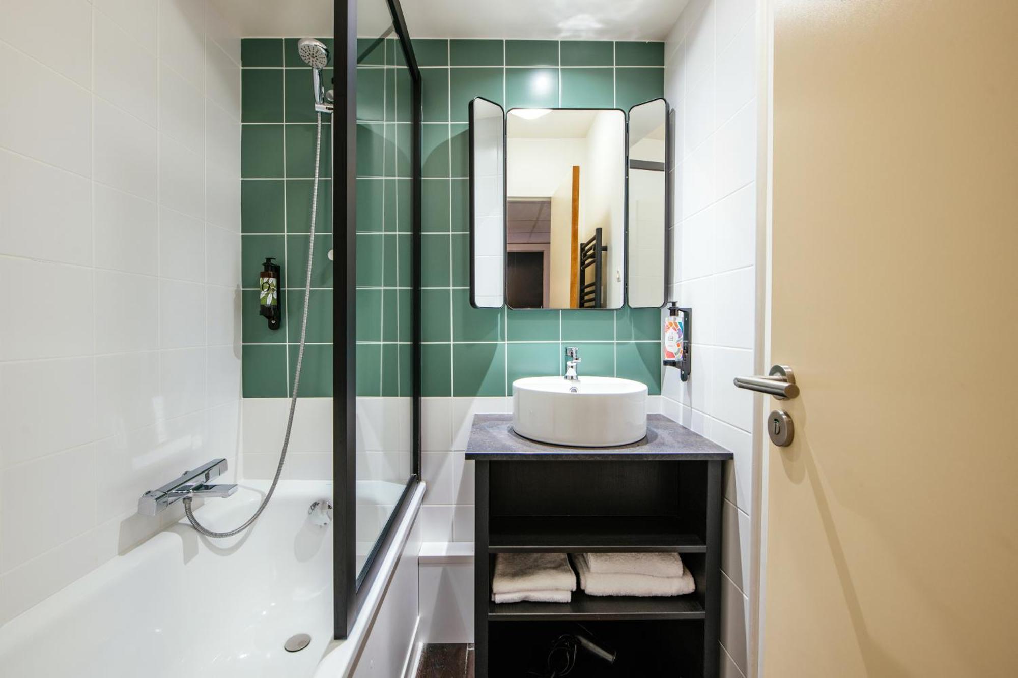 Aparthotel Adagio La Defense Le Parc Курбевуа Экстерьер фото