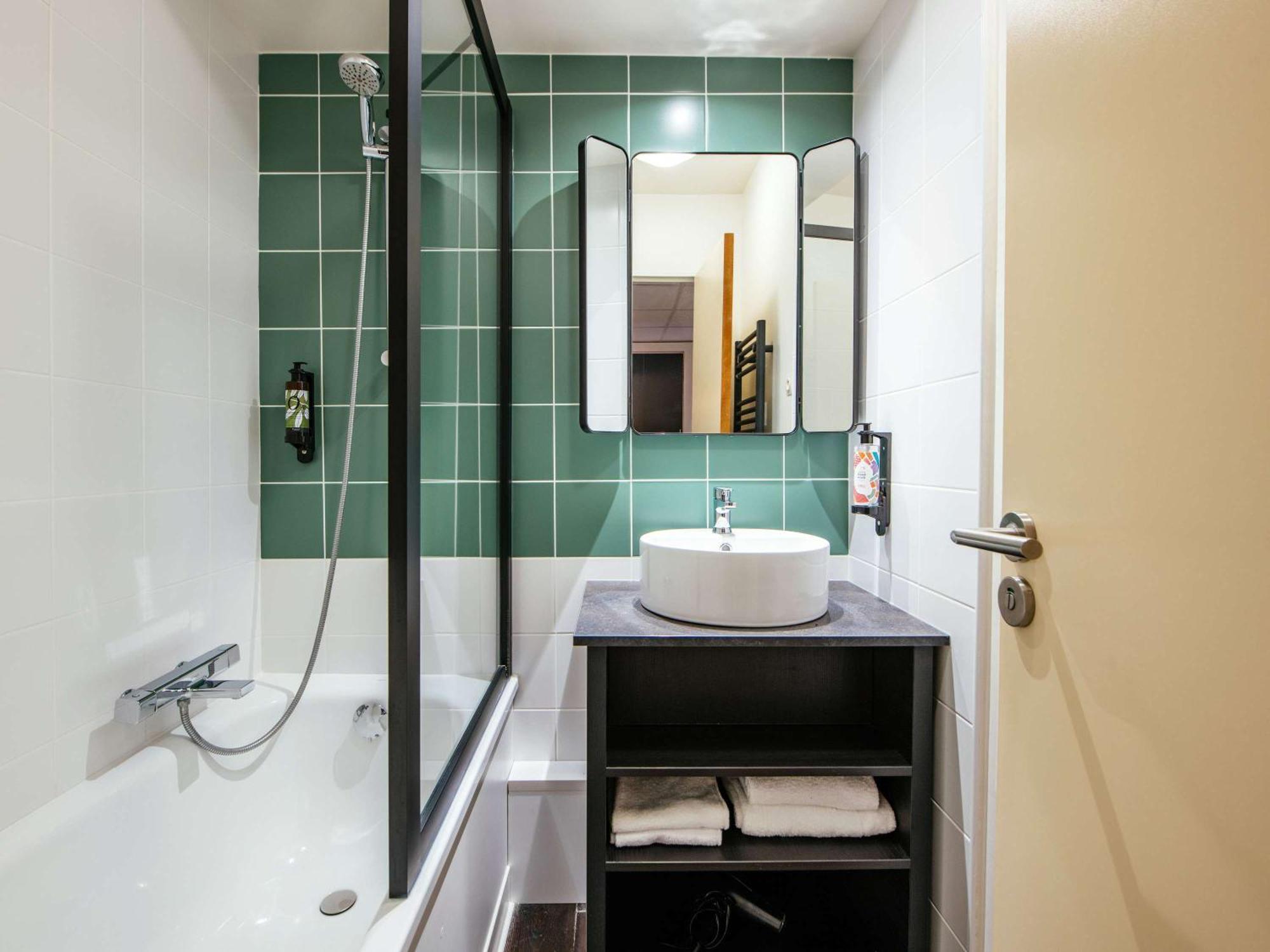 Aparthotel Adagio La Defense Le Parc Курбевуа Экстерьер фото